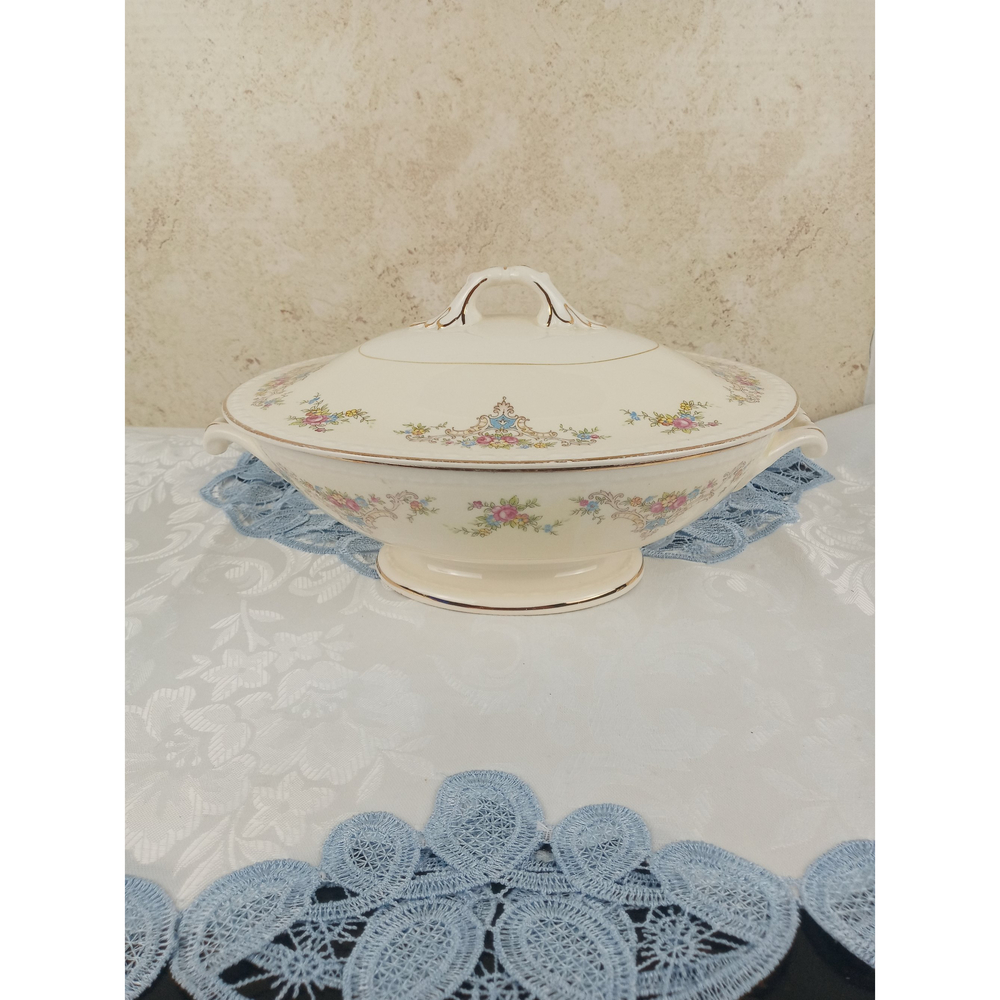 Vintage Homer Laughlin Eggshell Georgian Covered Casserole Dish w/ Floral Design